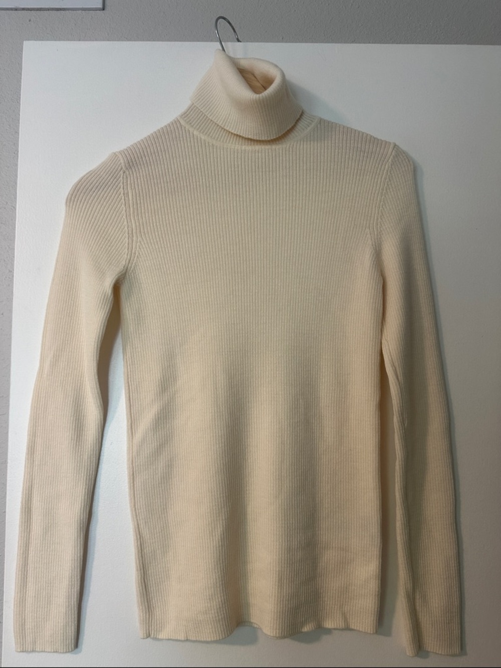 Uniqlo Cream Ribbed 100% Wool Turtleneck Sweater